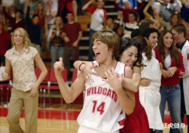 扎克·埃夫隆|扎克·埃夫隆:为了电影角色保持低体脂身材,吃尽了苦头