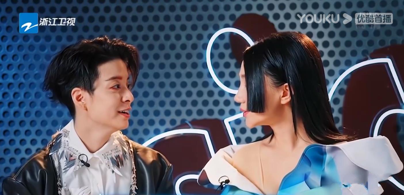 刘逸云|《闪光的乐队》刘逸云改编周深代表作，吉他弹唱，看哭无数观众