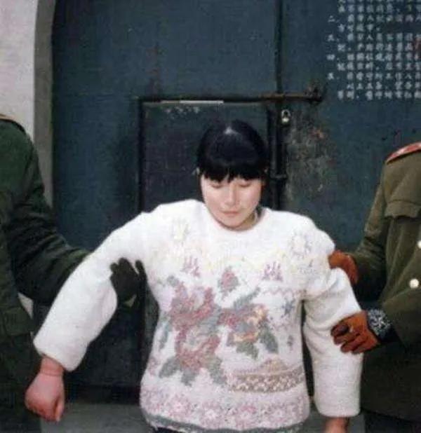 死刑犯枪毙时真会尿裤子?