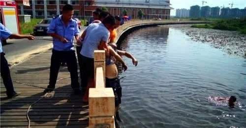 “她带着孩子偷东西,淹死了凭啥让我赔!”