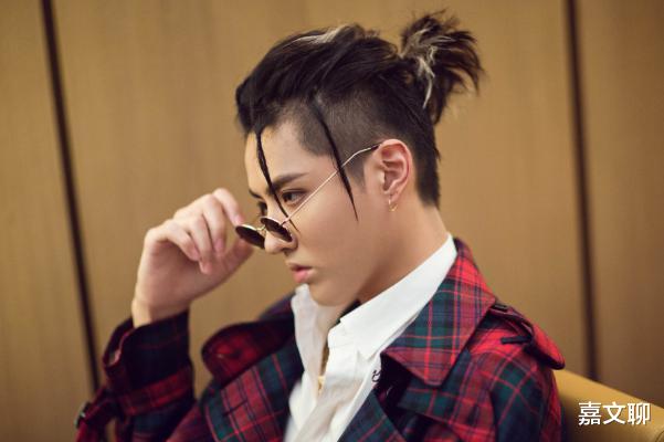 周星驰|学历“低到吓人”的4位明星,周星驰占一位,你认识几位?