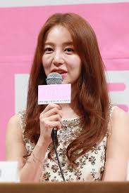 补水 僵脸丰唇尹恩惠急甩20斤消失5年复出被群嘲,她换了一只唇膏而已