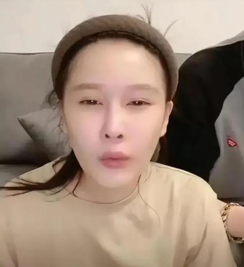 赵本山|徒弟太招摇,赵本山女儿支招:艺人重签30年合同,直播交70%提成