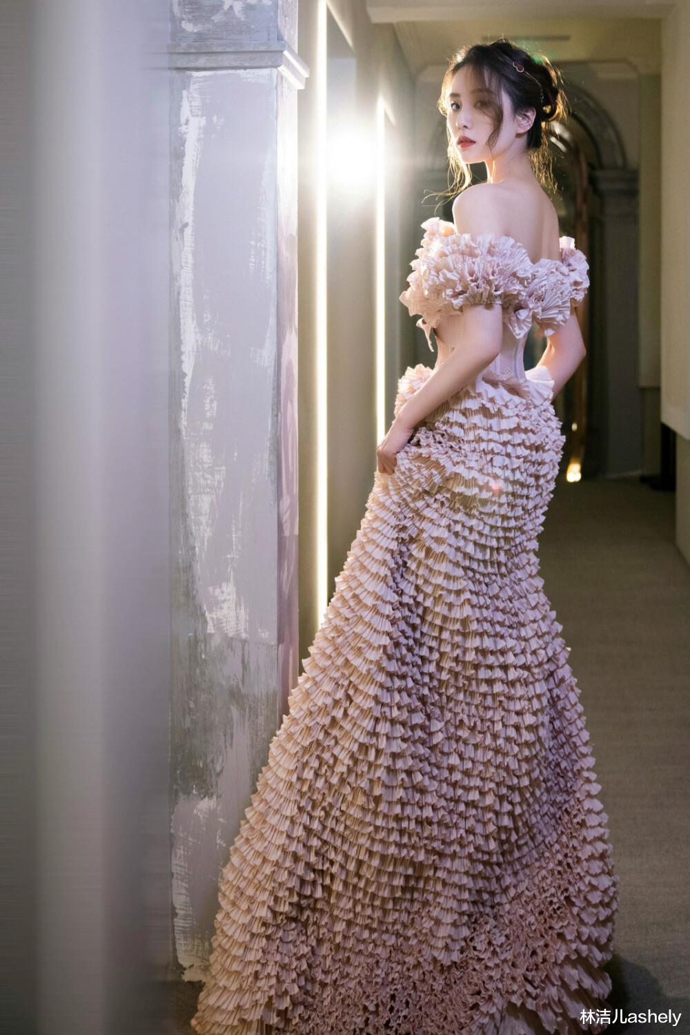 刘诗诗|刘诗诗是淡颜美人天花板？get同款“减法妆容”，更有精致高级感