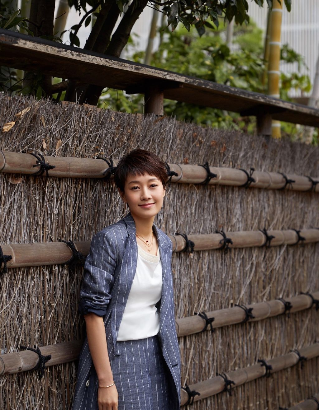 春夏穿搭 女人上了年纪后,为什么都喜欢“剪短发”?看到这些阿姨就明白了