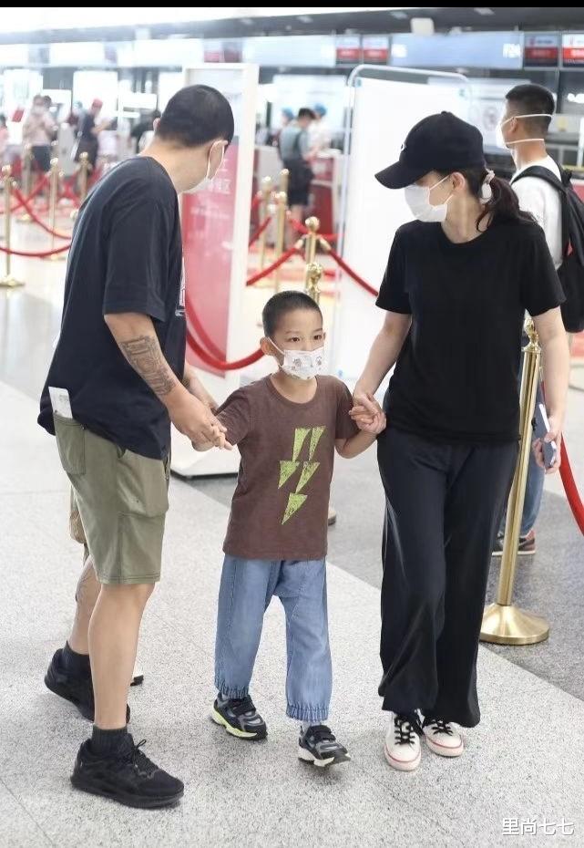 梅婷|梅婷一对儿女变化大！夫妻俩全程只顾二胎儿子，女儿却被忽视