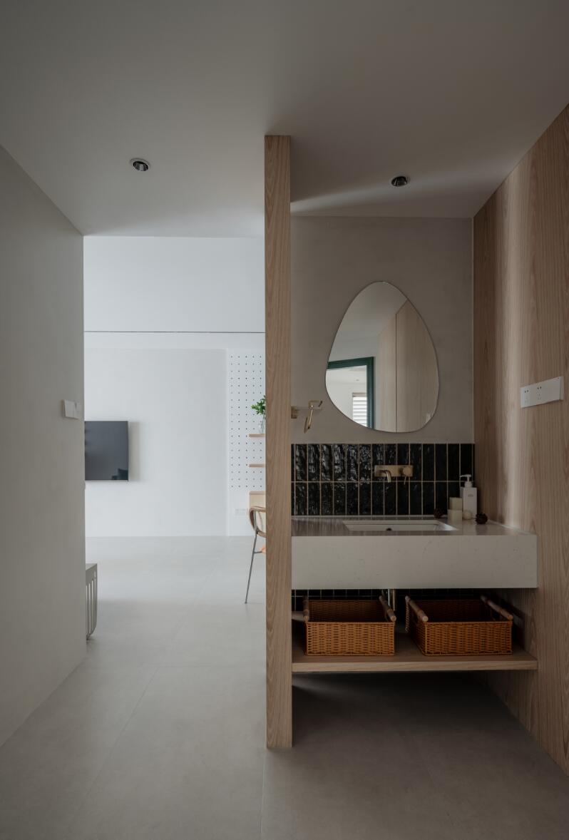 难怪现在都不给阳台装门套了!看了她家,才知道空间感有多好