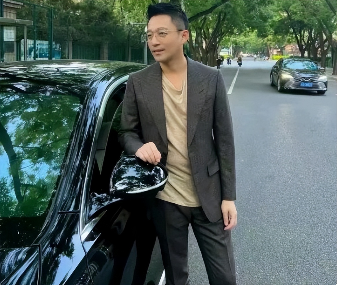 汪小菲|汪小菲大s离婚一周年,狗仔葛斯齐喊话张兰,我一定好好给你交代