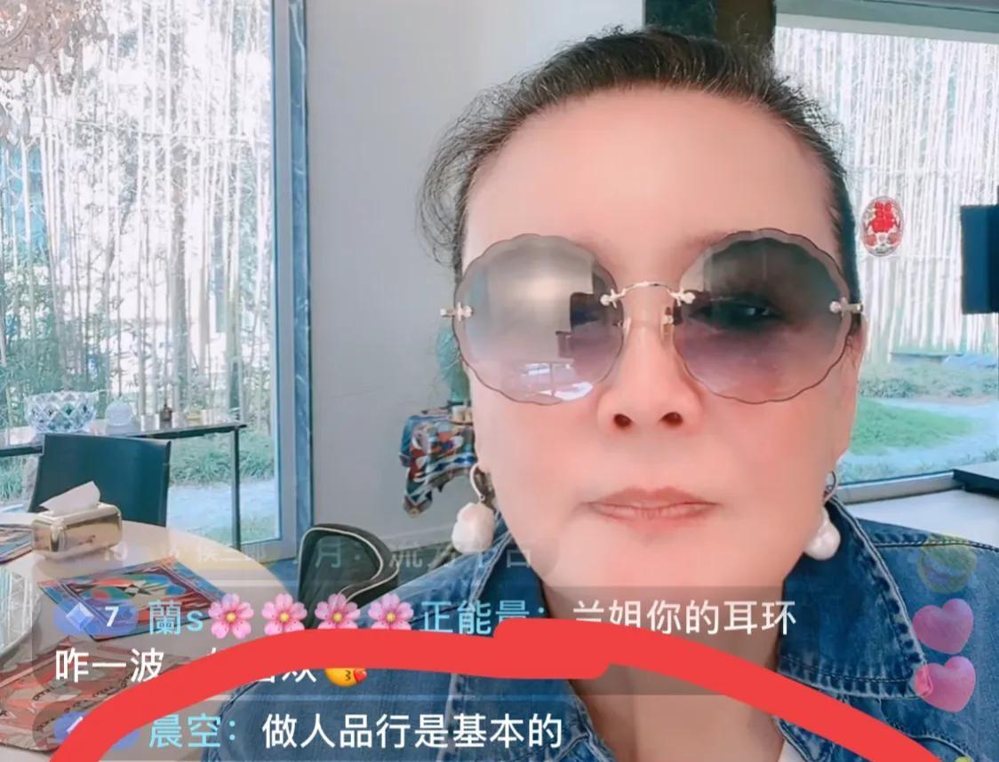 张兰|汪小菲母亲张兰开直播，称女人最重要的是要有品德，疑似暗讽大S