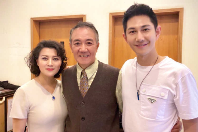 李幼斌|李幼斌与二婚老婆罕同框,50岁史兰芽发福仍美艳,两人牵手秀恩爱