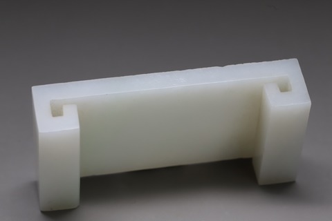 和田玉籽料|舊藏和田玉籽料“一级白 狮子舞绣球 墨床”