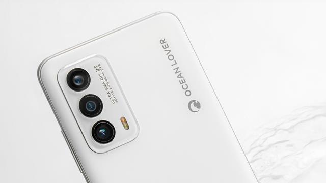 魅蓝|魅蓝新机入网：5000mAh电池+打孔屏设计