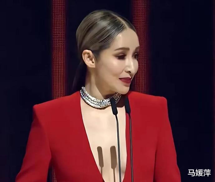 萧亚轩|金曲奖状况百出,蔡健雅端庄成熟,小s没大没小,萧亚轩一言难尽