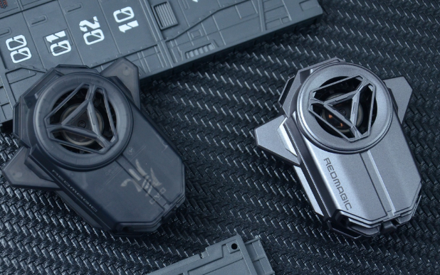 冰封|最高降温26度?红魔涡轮散热背夹对比黑鲨2Pro,究竟孰优孰劣?