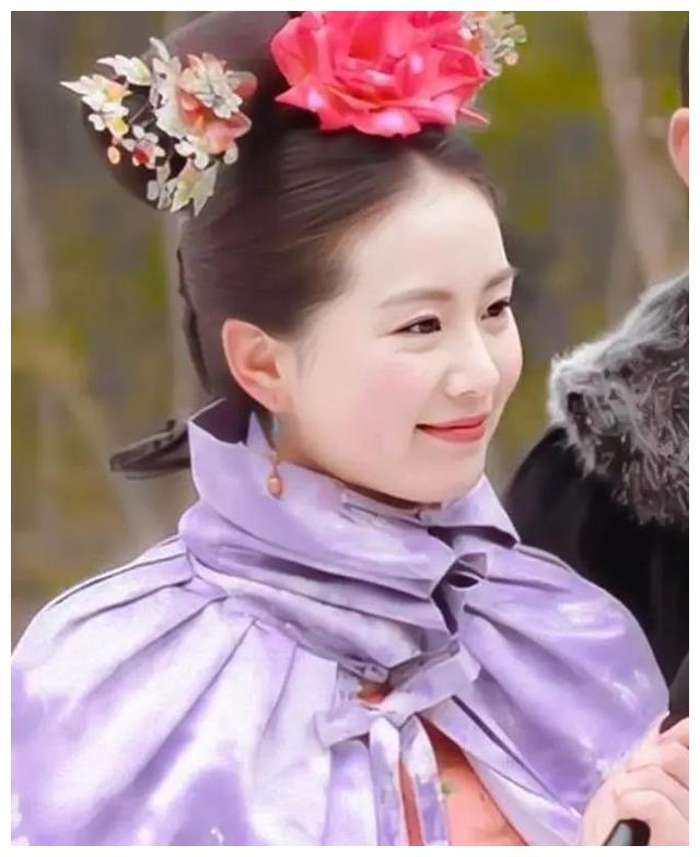 刘诗诗|刘诗诗最新硬照引吐槽，撞脸多位女星，胸前两团纱布太败笔