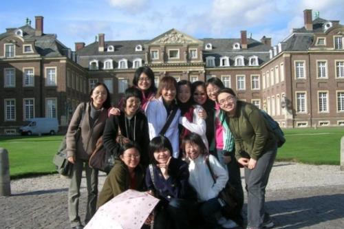 留学生|留学圈子怪现象，不求“镀金”只求“逃离内卷”，洋学历会贬值吗