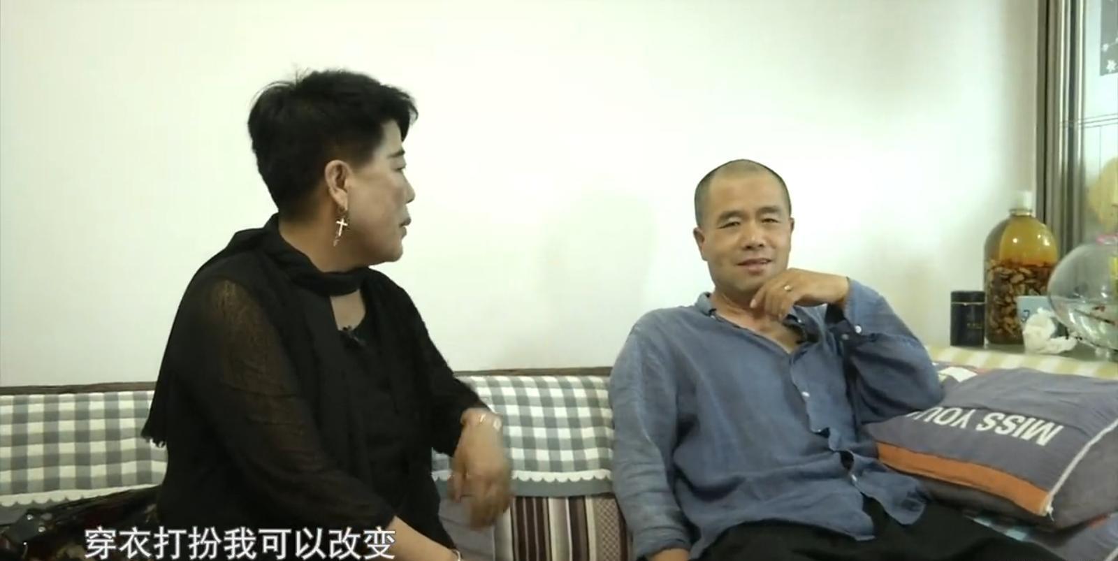 霸气相亲女，告白大龄未婚男遭拒，男方满脸嫌弃：从头到脚都不合