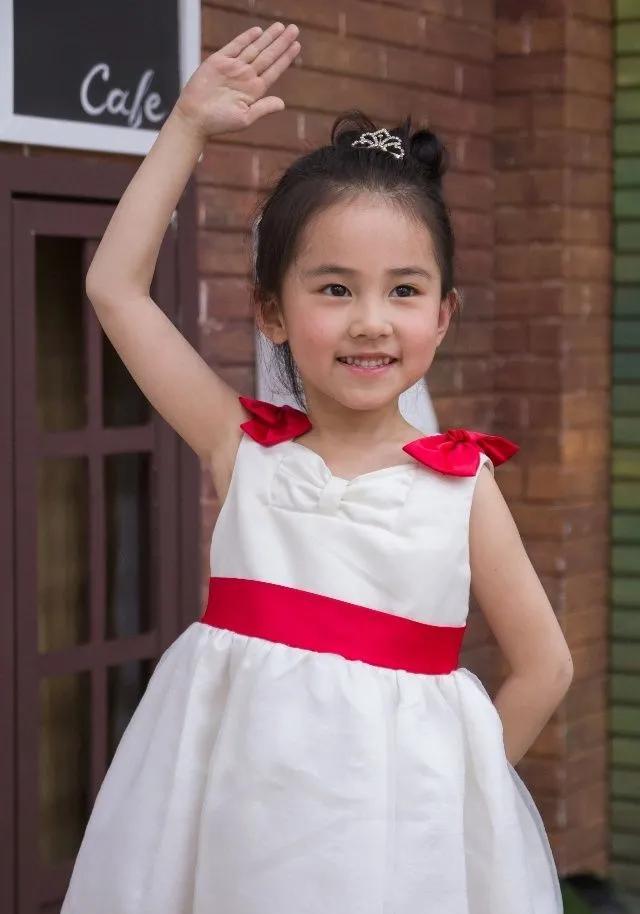 小戏骨红楼梦|红楼白蛇小戏骨今昔对比:小宝钗尴尬小熙凤美飒,小素贞脸更尖了