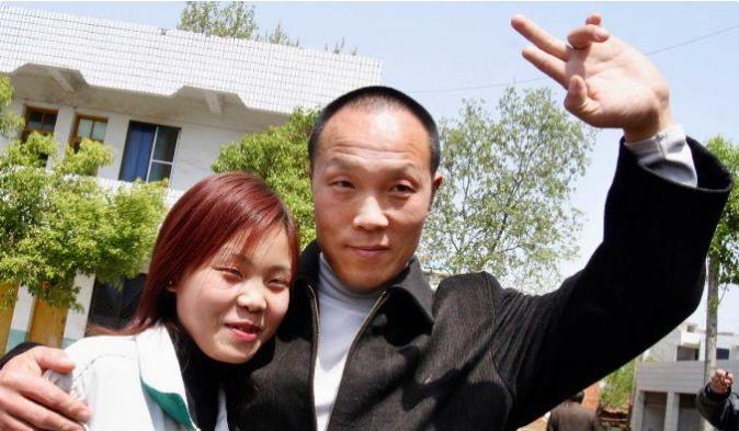 男子因杀妻被判15年,11年后“亡妻”突然回家,并和他人结婚生子
