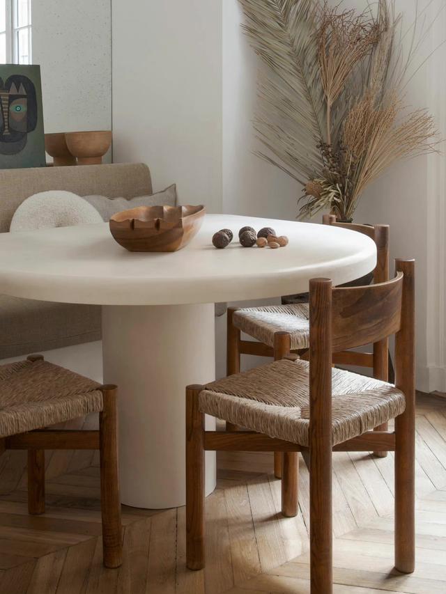 一个女人生活在巴黎，奶油焦糖色的家，散发着轻盈、复古的气息