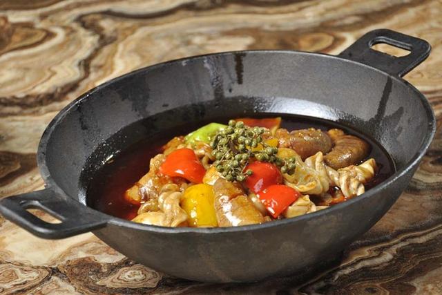 铁锅、不锈钢锅、不粘锅,炒锅材质那么多,有什么区别?怎么选?
