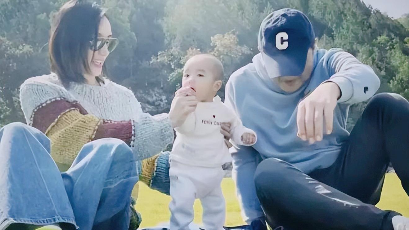 迪丽热巴|李亚鹏二婚女儿正脸照曝光，一家三口同框显温馨！王菲无故被嘲讽