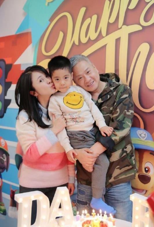 连奕名|连奕名与陈佳妍离婚多年,她带着女儿活出精彩,他在娱乐圈演配角