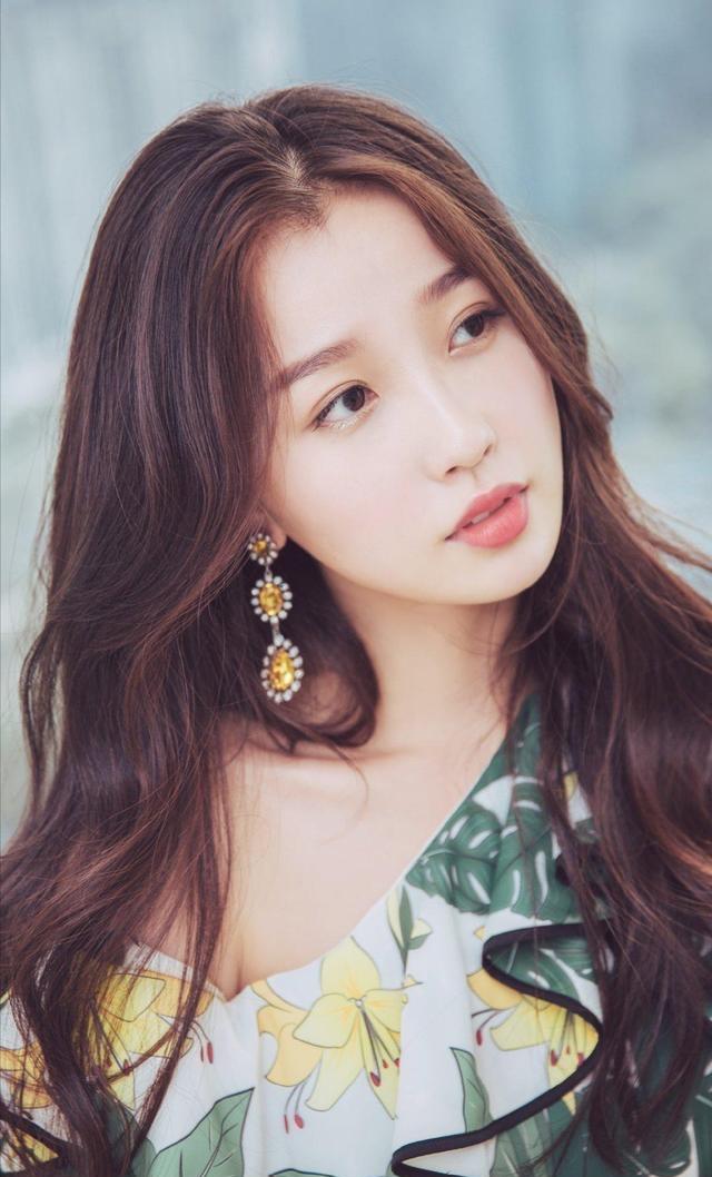 虞书欣|新生代四大教主?刘雨昕、孟美岐、虞书欣、吴宣仪目前真配不上!