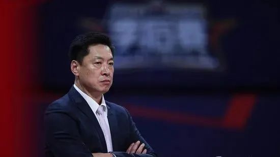 上海男篮|傻了！首秀就坏！33分钟9失误！中国男篮又杀出一超级新秀