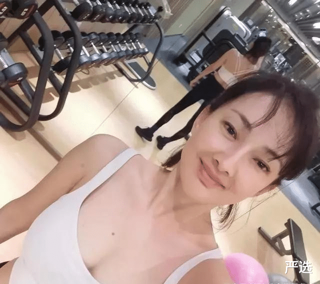 王源|47岁牛莉像“不老妖精”，当看到她的健身照片，说她18岁都有人信