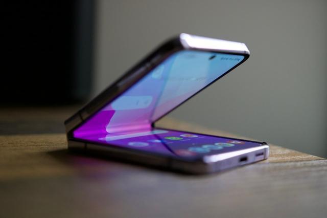 折叠屏|三星Galaxy Z Flip4值不值得买？3个优点2个缺点