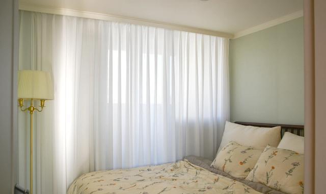 客厅不再坚持传统设计,大胆地将沙发、电视都舍弃,这次收获颇多