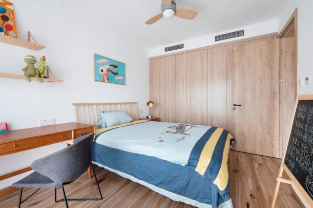 用角落空间设计出个小书房，简直太实用了！节省空间，1㎡不浪费