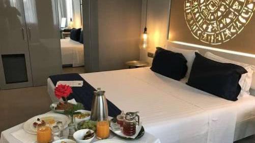 一晚上万元的总统套房到底有什么好的？前台小姐：特殊服务包你满意