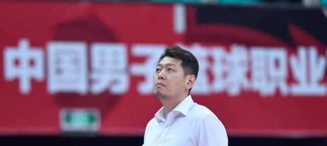 四川男篮|四川无敌了，就在同一天，老帅下课新帅上任，这效率绝对傲视群雄