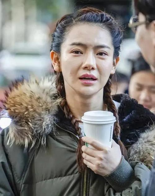 黄圣依 9位花旦离开P图差距就出来了，黄圣依女生男相，刘亦菲险胜