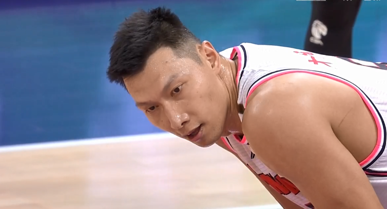 广东男篮|广东领先11分要终结悬念？核心3犯成隐患，易建联8分撑起内线