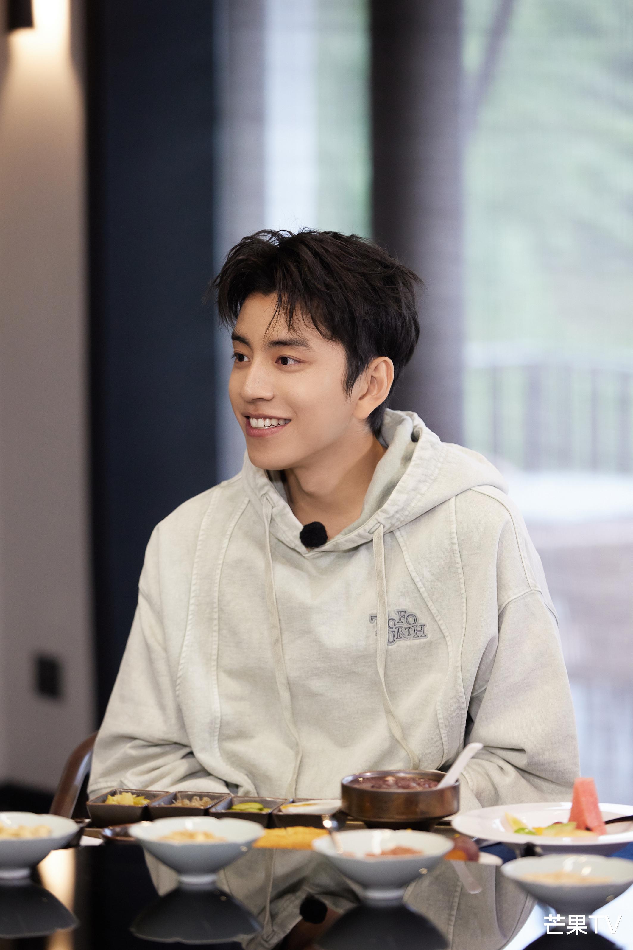 田中绢代|《大湾仔的夜2》蔡卓宜远程指导王大陆做卤肉饭,大湾仔在线吃瓜