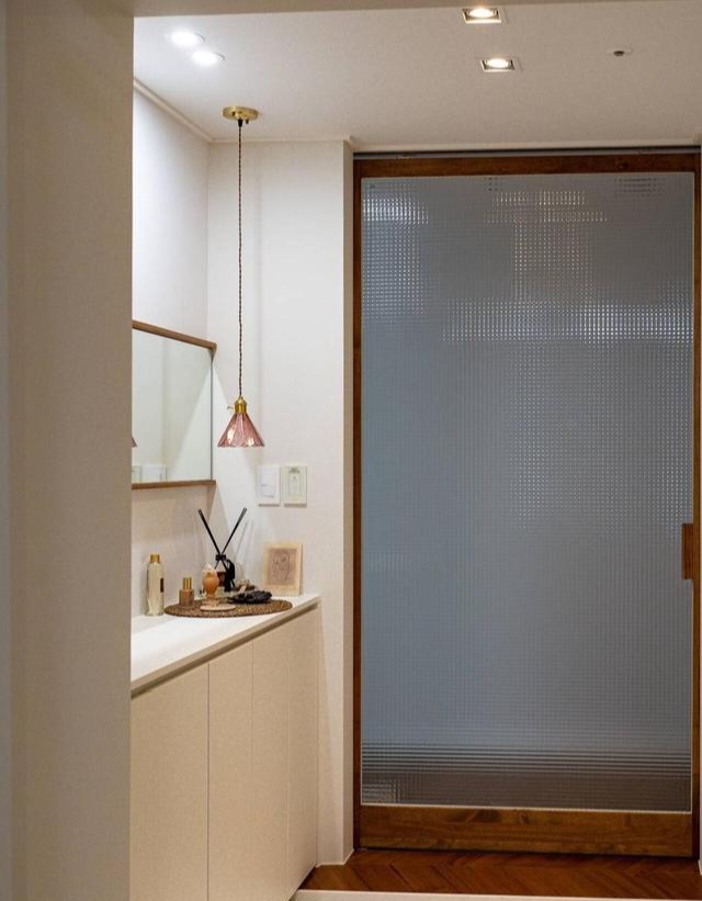 装修选择了“去客厅化”很有远见,只放一张桌子,119㎡显大显亮!