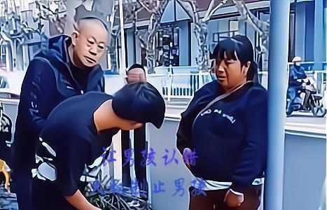云南:儿子当众辱骂和扇母亲耳光,母亲直抹眼泪,结局令人舒适
