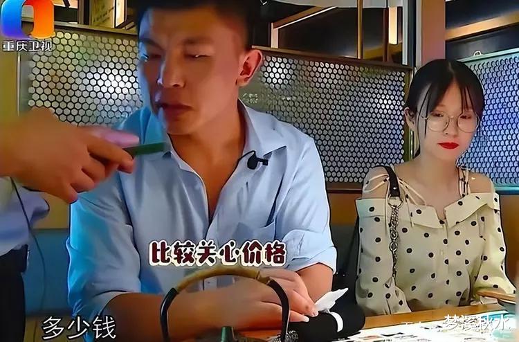25岁女子冒着40度高温去相亲,事后被34大叔嫌弃:身材太平板