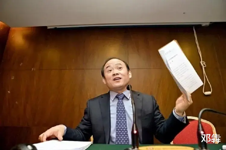 他,坐拥百亿身家,亲哥借钱却一毛不拔,家人重病也视而不见