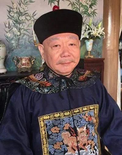 顾宝明|71岁演员顾宝明因病离世,事发突然未立遗嘱,友人曝小20岁遗孀近况