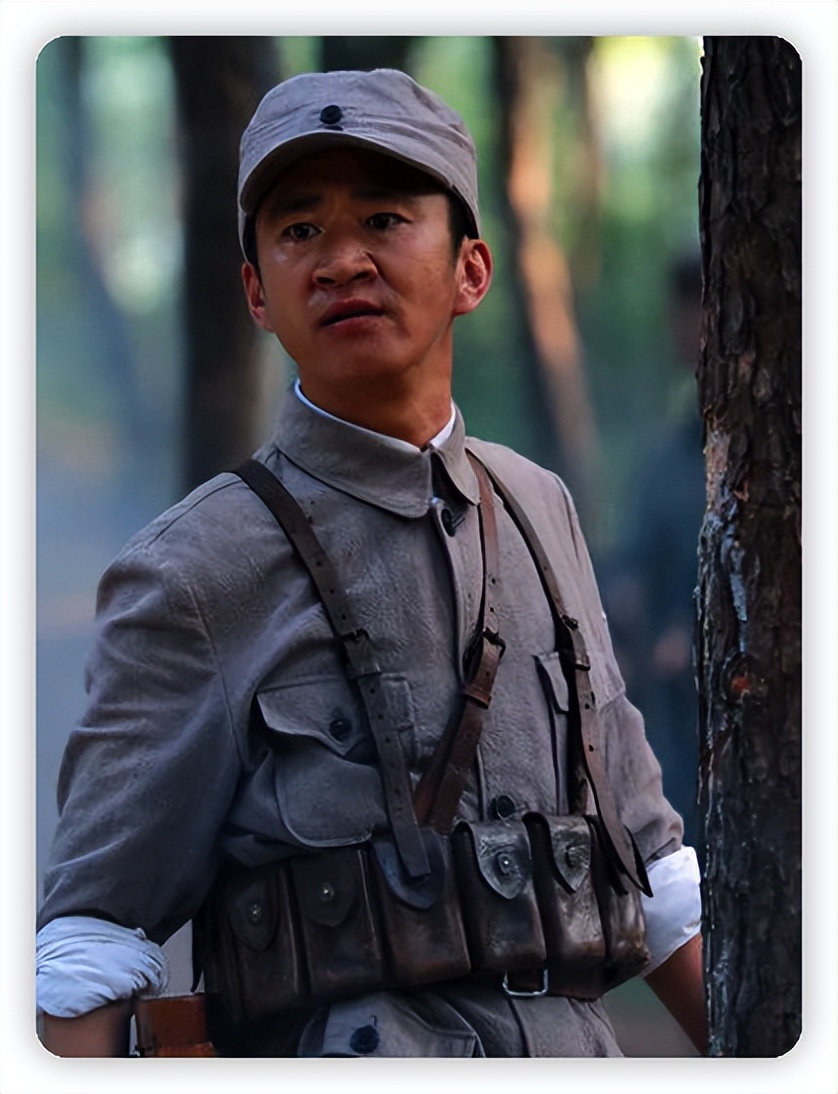 戏骨李嘉明做核酸时起冲突，被要求多次排队后仍不给做，怒斥医护人员被惯坏了