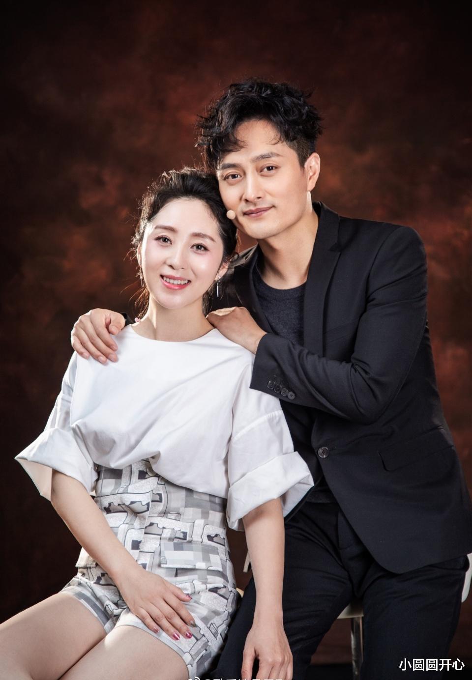 云飞|成名后“抛弃”妻女，转身迎娶小10岁娇妻，草原歌手云飞如此无情？