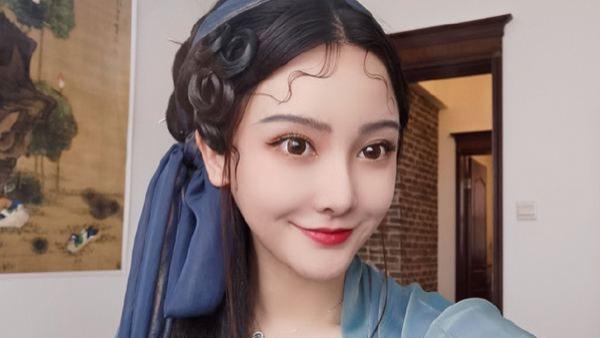 女主播|女网红直播镜头出现睡衣男，自称是“水管工”，网友：榜一大哥