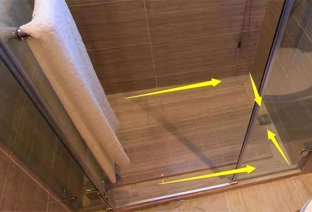现在卫生间地面谁还做斜坡?已经过时了,要想排水快就这样设计!