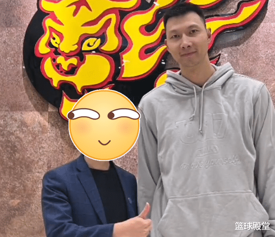杜锋|探营广东训练！杜锋+朱总送签名，阿联腼腆，徐杰酷帅，全员专注