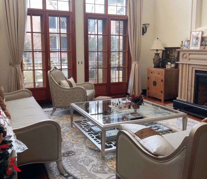 伊能静|伊能静晒隔离日常,秦昊陪女儿跳舞,上海别墅客厅曝光敞亮温馨