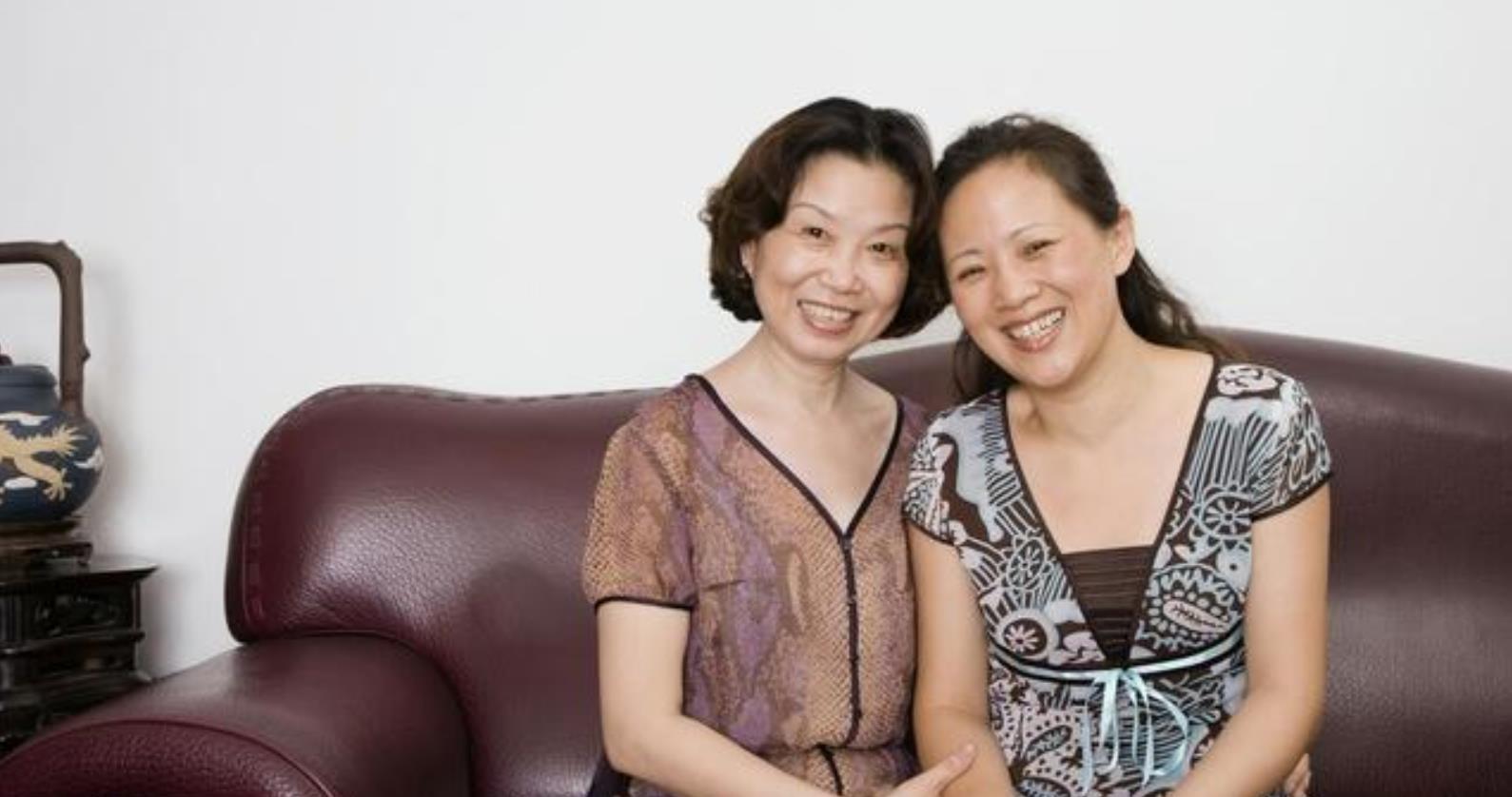 65岁大妈雇佣男保姆后,大妈:既不用生气,还可以享受生活,真好